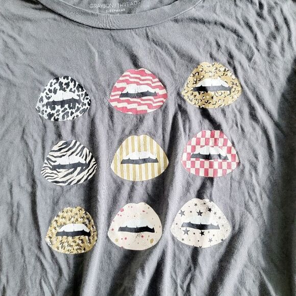 NEW greyson threads lounge shirt sleep tee soft lips animal print - Picture 3 of 8
